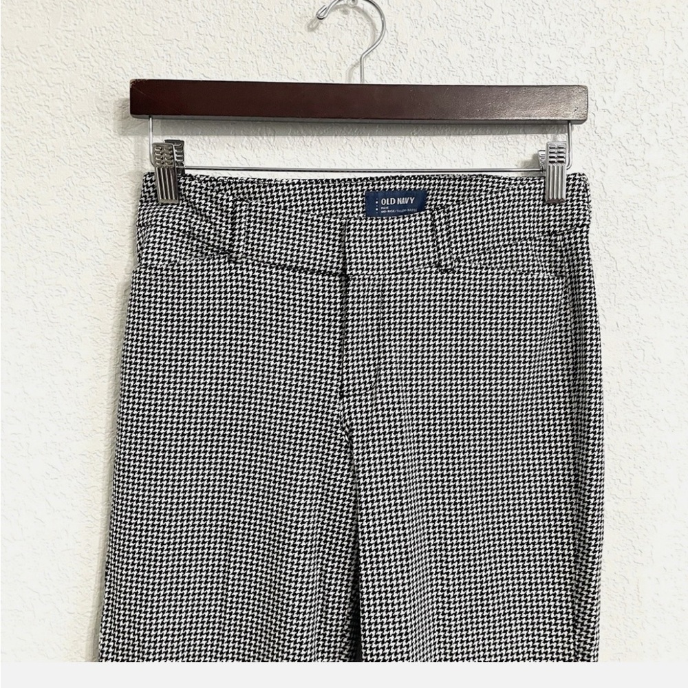 Old Navy Black and White Checkered Ankle Pants